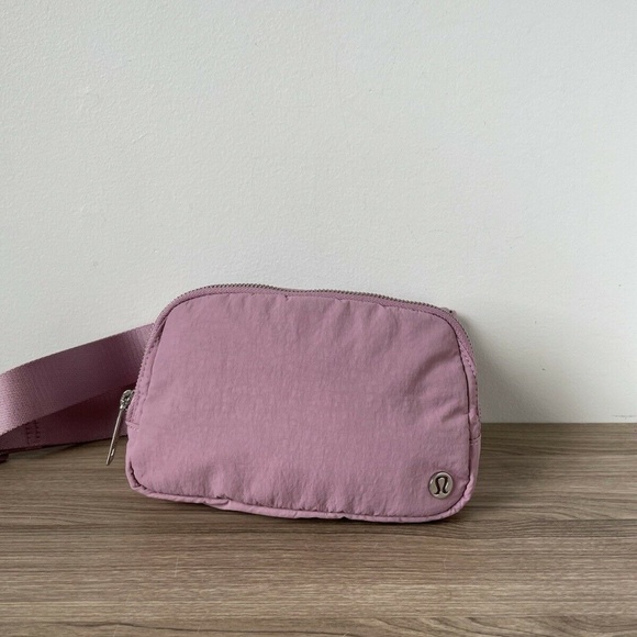 Lululemon Everywhere Belt Bag 1L Pink Taupe New - Picture 7 of 8